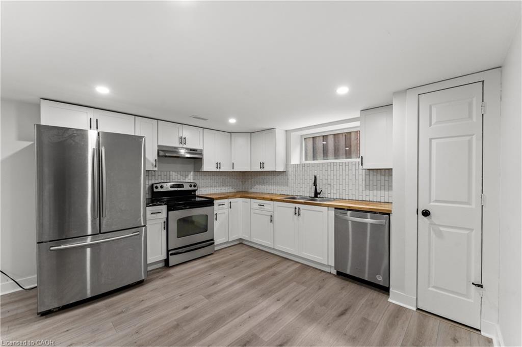 B-25 Castlefield Drive, Hamilton, ON - Indoor Photo Showing Kitchen