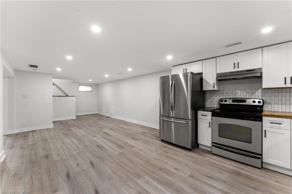 B-25 Castlefield Drive, Hamilton, ON - Indoor Photo Showing Kitchen