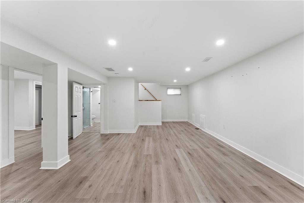 B-25 Castlefield Drive, Hamilton, ON - Indoor Photo Showing Other Room