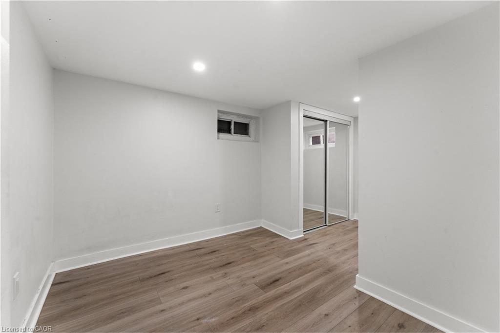 B-25 Castlefield Drive, Hamilton, ON - Indoor Photo Showing Other Room