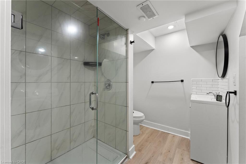 B-25 Castlefield Drive, Hamilton, ON - Indoor Photo Showing Bathroom