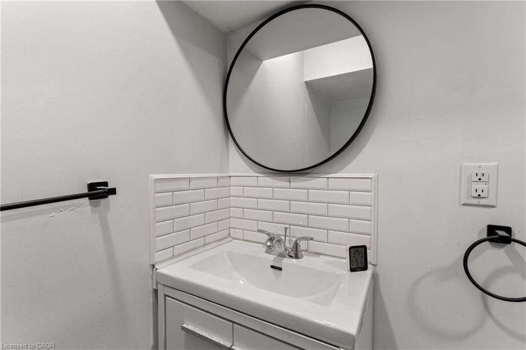B-25 Castlefield Drive, Hamilton, ON - Indoor Photo Showing Bathroom