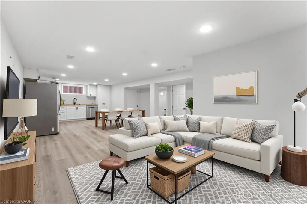 B-25 Castlefield Drive, Hamilton, ON - Indoor Photo Showing Living Room