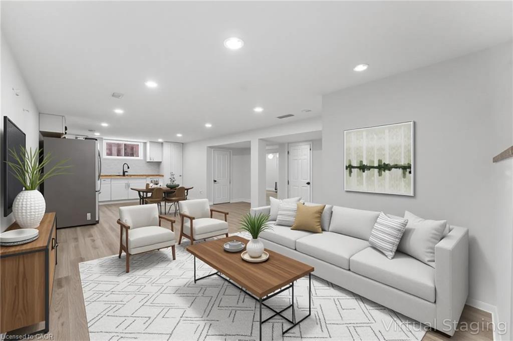 B-25 Castlefield Drive, Hamilton, ON - Indoor Photo Showing Living Room
