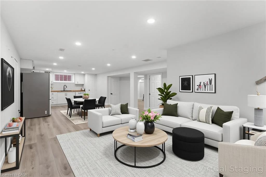 B-25 Castlefield Drive, Hamilton, ON - Indoor Photo Showing Living Room