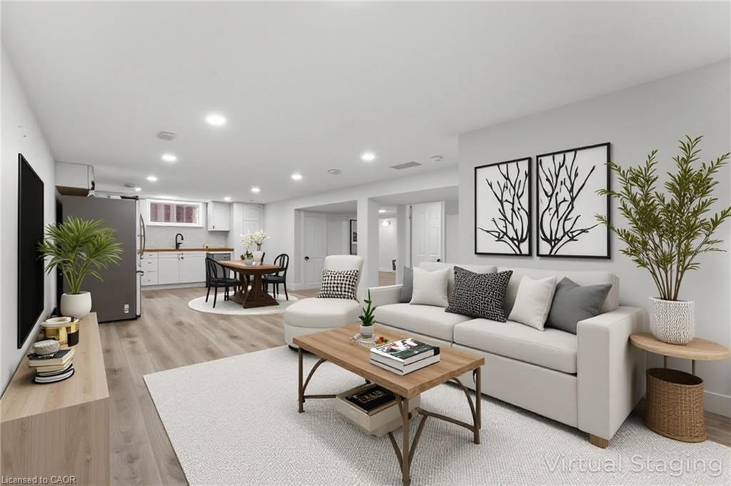 B-25 Castlefield Drive, Hamilton, ON - Indoor Photo Showing Living Room