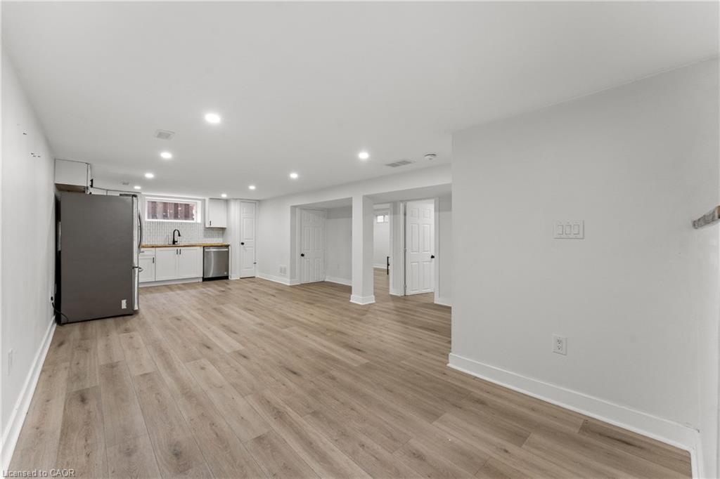 B-25 Castlefield Drive, Hamilton, ON - Indoor Photo Showing Other Room