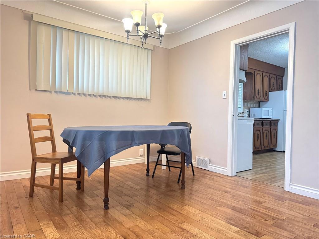 349 Whitney Avenue, Hamilton, ON - Indoor Photo Showing Dining Room