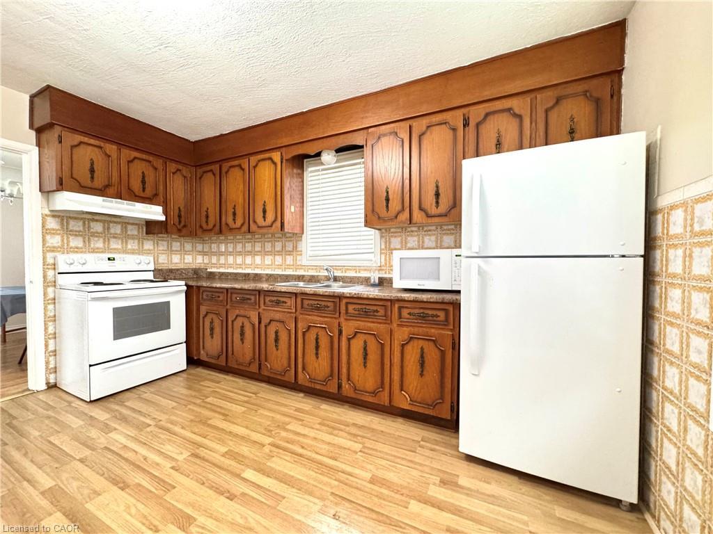 349 Whitney Avenue, Hamilton, ON - Indoor Photo Showing Kitchen With Double Sink