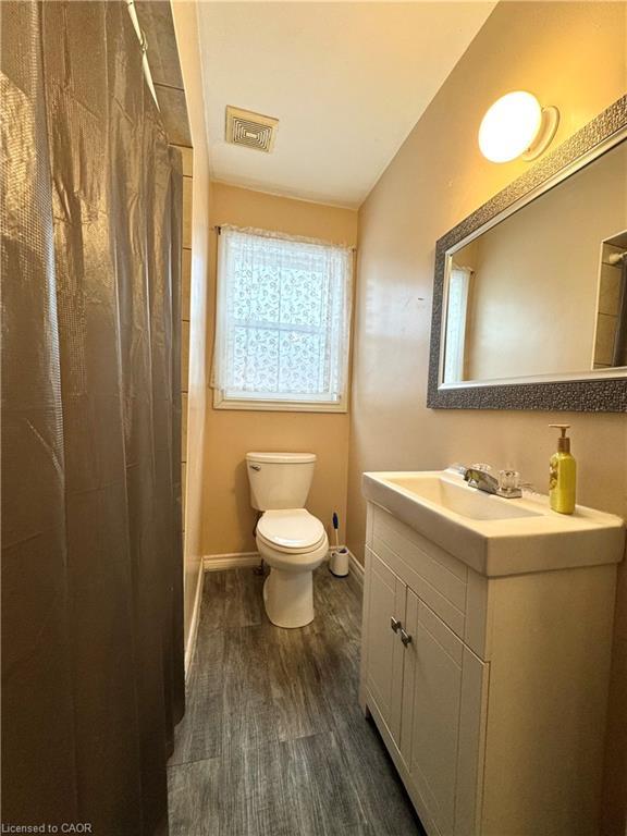 349 Whitney Avenue, Hamilton, ON - Indoor Photo Showing Bathroom