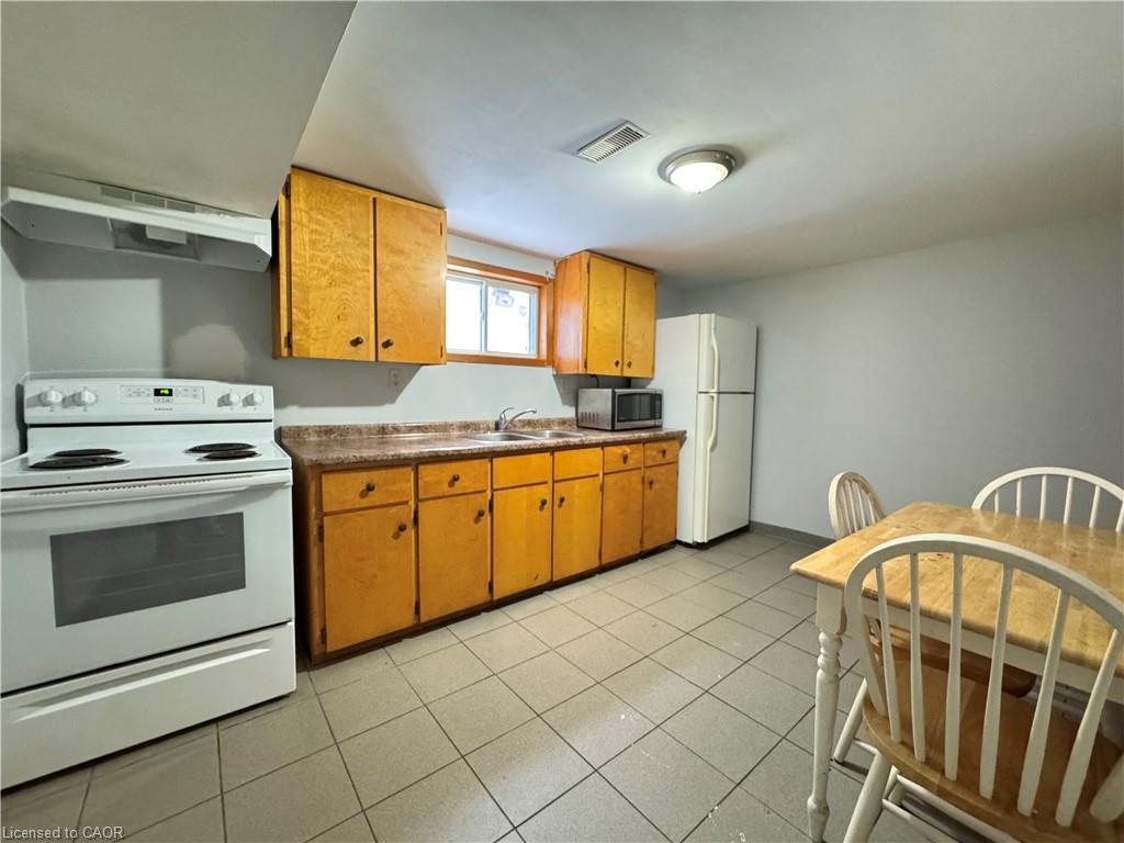 349 Whitney Avenue, Hamilton, ON - Indoor Photo Showing Kitchen With Double Sink