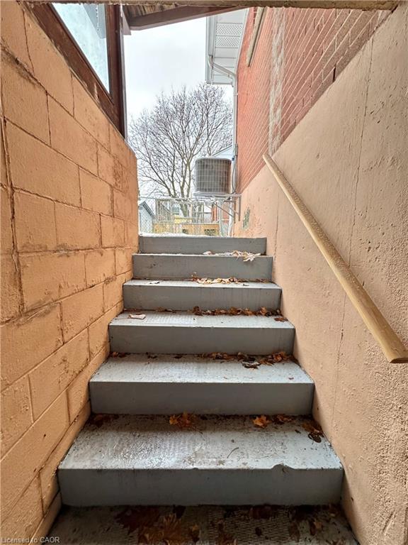 349 Whitney Avenue, Hamilton, ON - With Exterior