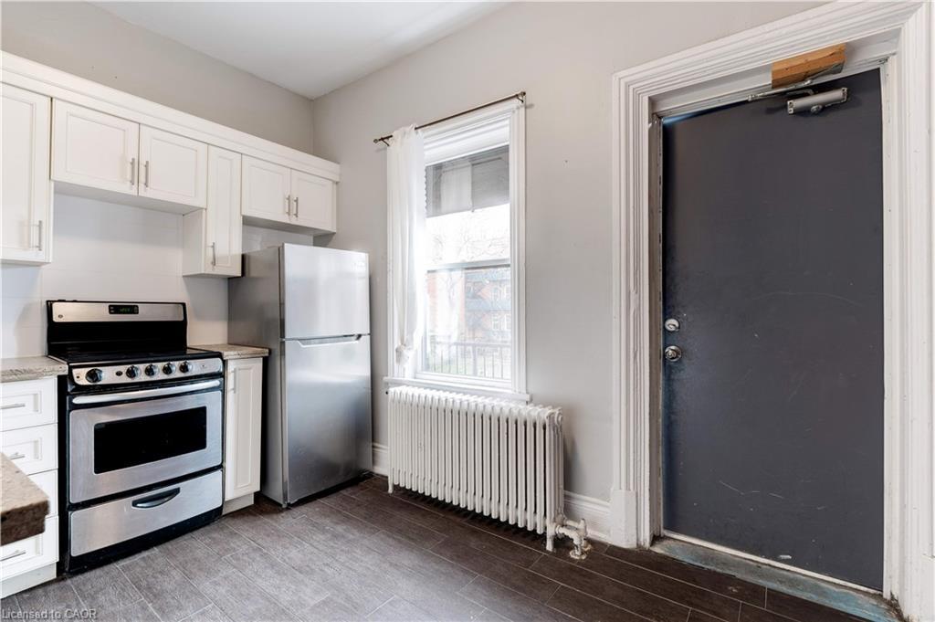 13-477 King Street E, Hamilton, ON - Indoor Photo Showing Kitchen