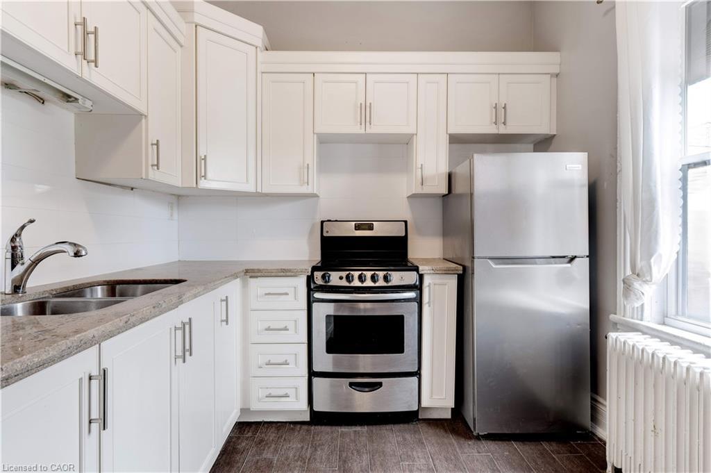 13-477 King Street E, Hamilton, ON - Indoor Photo Showing Kitchen With Double Sink