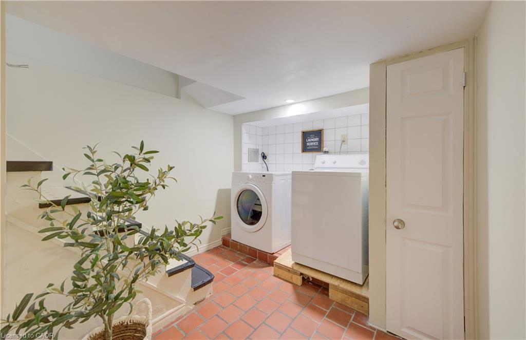 350 Victoria Street S, Kitchener, ON - Indoor Photo Showing Laundry Room