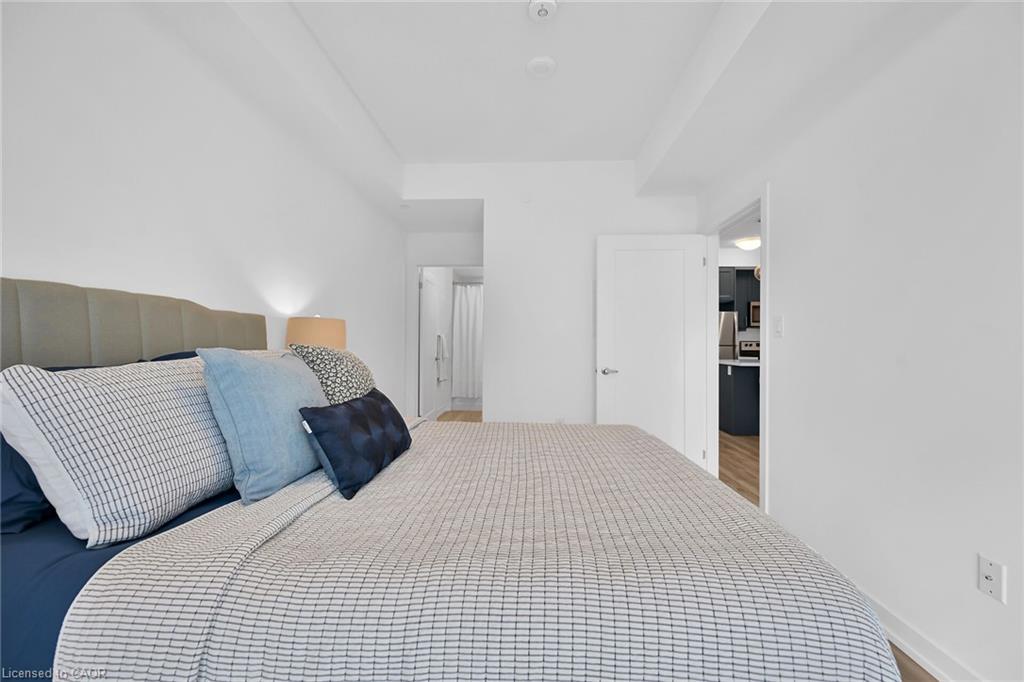 801-470 Dundas Street E, Waterdown, ON - Indoor Photo Showing Bedroom