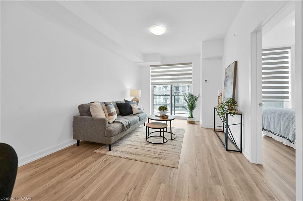 801-470 Dundas Street E, Waterdown, ON - Indoor Photo Showing Living Room