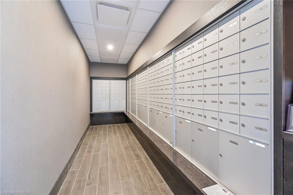 801-470 Dundas Street E, Waterdown, ON - Indoor Photo Showing Other Room