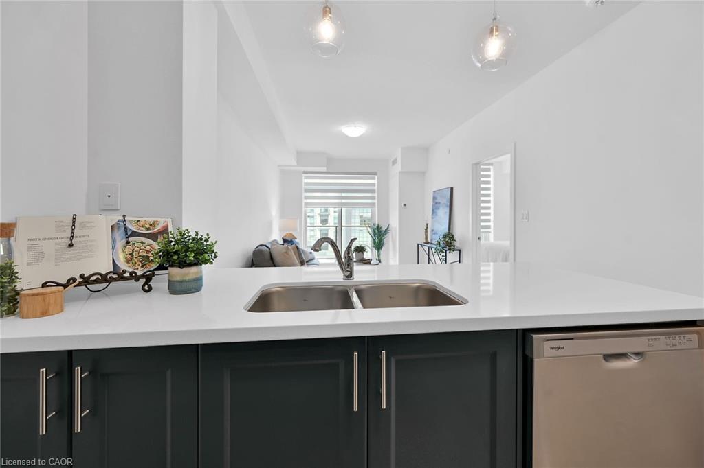 801-470 Dundas Street E, Waterdown, ON - Indoor Photo Showing Kitchen With Double Sink With Upgraded Kitchen