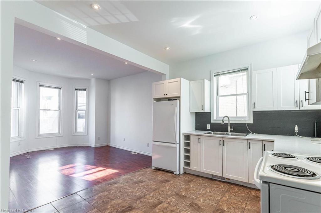 1-265 Main Street W, Hamilton, ON - Indoor Photo Showing Kitchen With Double Sink