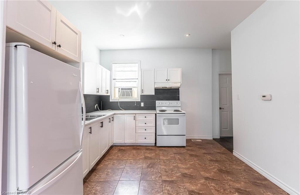 1-265 Main Street W, Hamilton, ON - Indoor Photo Showing Kitchen With Double Sink