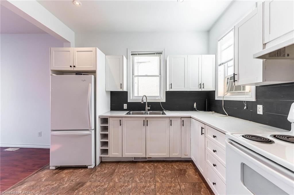 1-265 Main Street W, Hamilton, ON - Indoor Photo Showing Kitchen With Double Sink