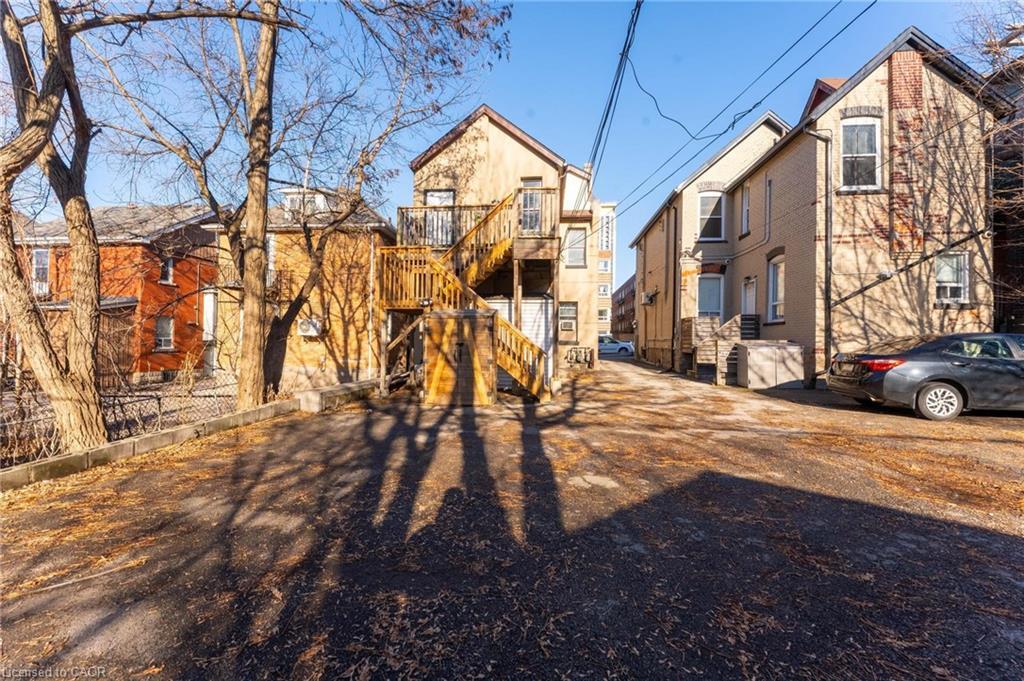 1-265 Main Street W, Hamilton, ON - Outdoor