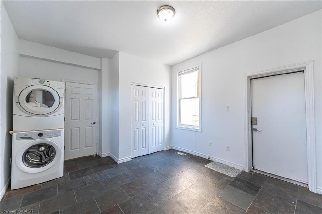 1-265 Main Street W, Hamilton, ON - Indoor Photo Showing Laundry Room
