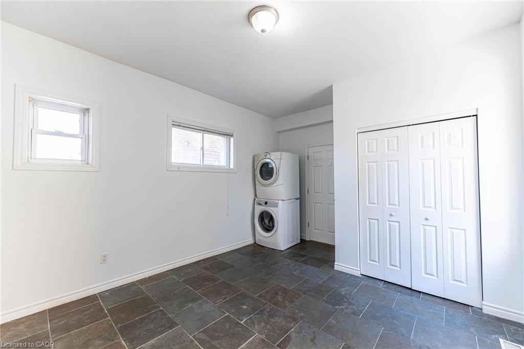 1-265 Main Street W, Hamilton, ON - Indoor Photo Showing Laundry Room