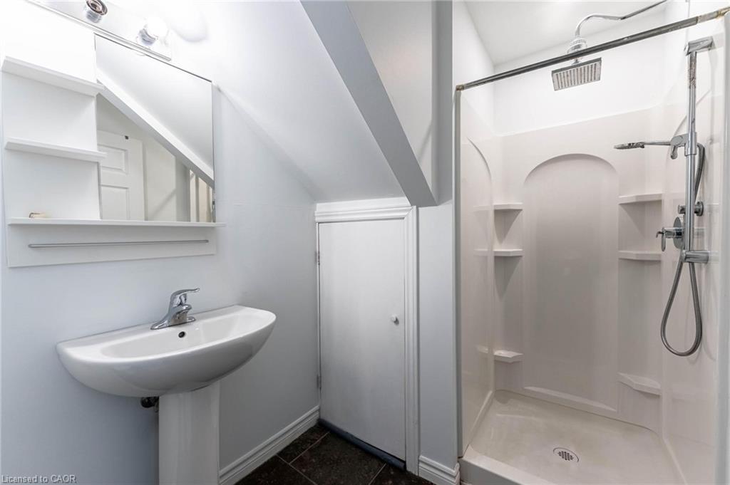 1-265 Main Street W, Hamilton, ON - Indoor Photo Showing Bathroom