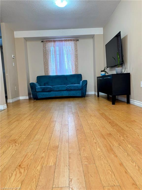 9-55 Mooregate Crescent, Kitchener, ON - Indoor Photo Showing Living Room