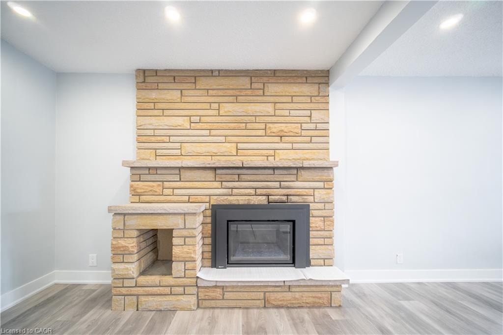 10 Monroe Street, Cambridge, ON - Indoor Photo Showing Living Room With Fireplace