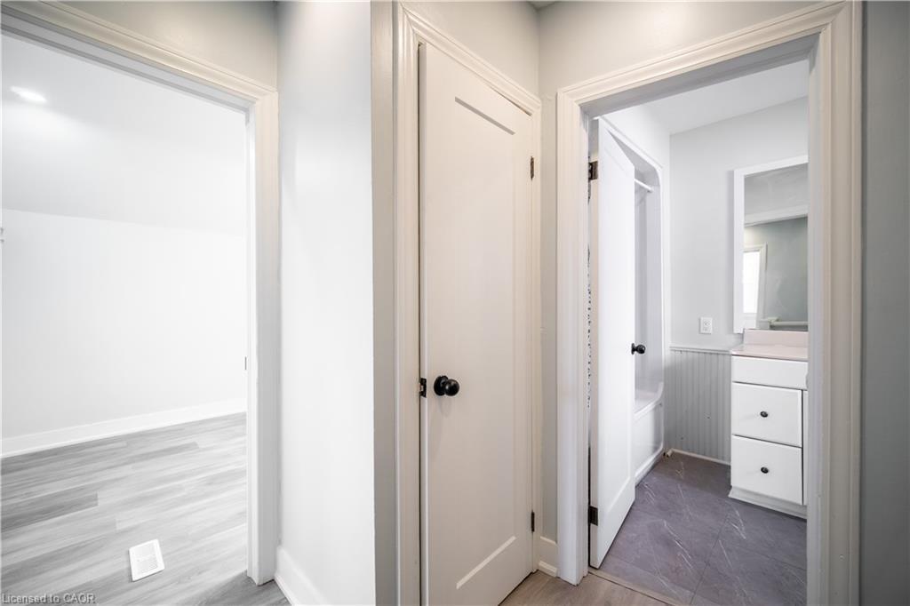 10 Monroe Street, Cambridge, ON - Indoor Photo Showing Other Room