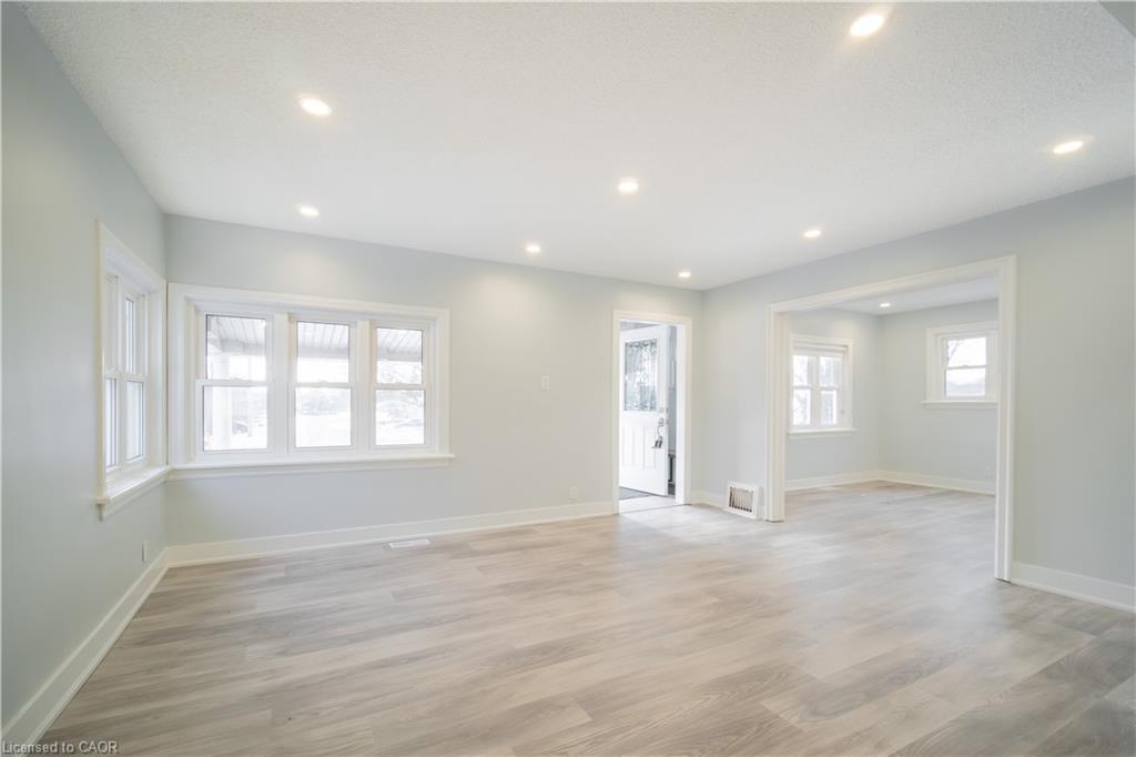 10 Monroe Street, Cambridge, ON - Indoor Photo Showing Other Room