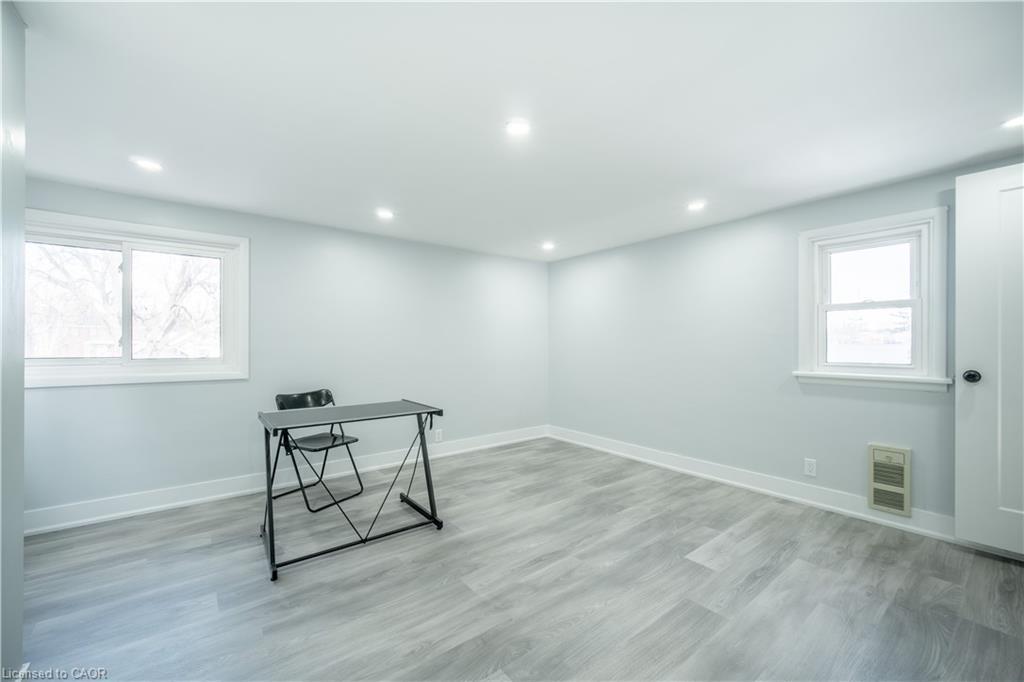 10 Monroe Street, Cambridge, ON - Indoor Photo Showing Other Room