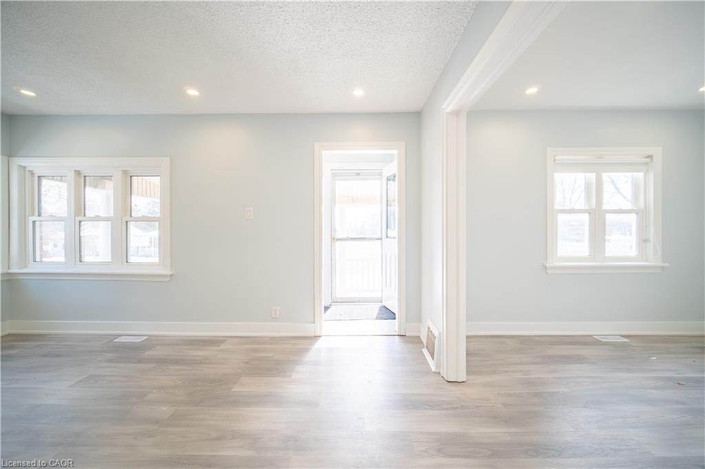 10 Monroe Street, Cambridge, ON - Indoor Photo Showing Other Room