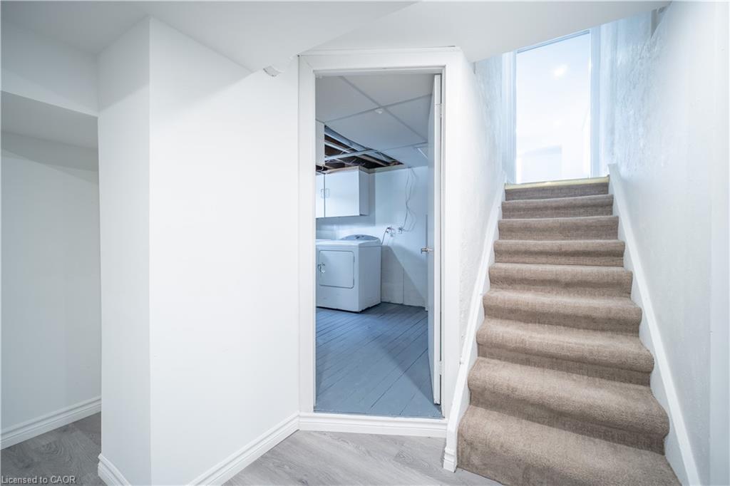 10 Monroe Street, Cambridge, ON - Indoor Photo Showing Other Room