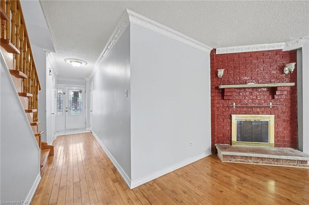 993 Lucerne Crescent, Mississauga, ON - Indoor With Fireplace