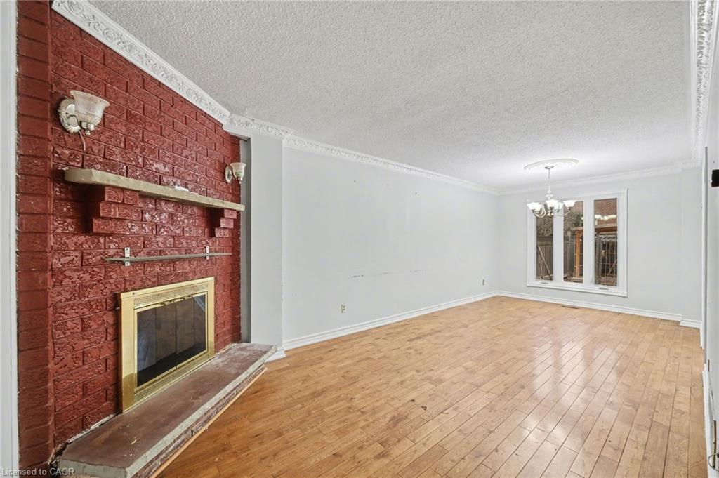 993 Lucerne Crescent, Mississauga, ON - Indoor With Fireplace