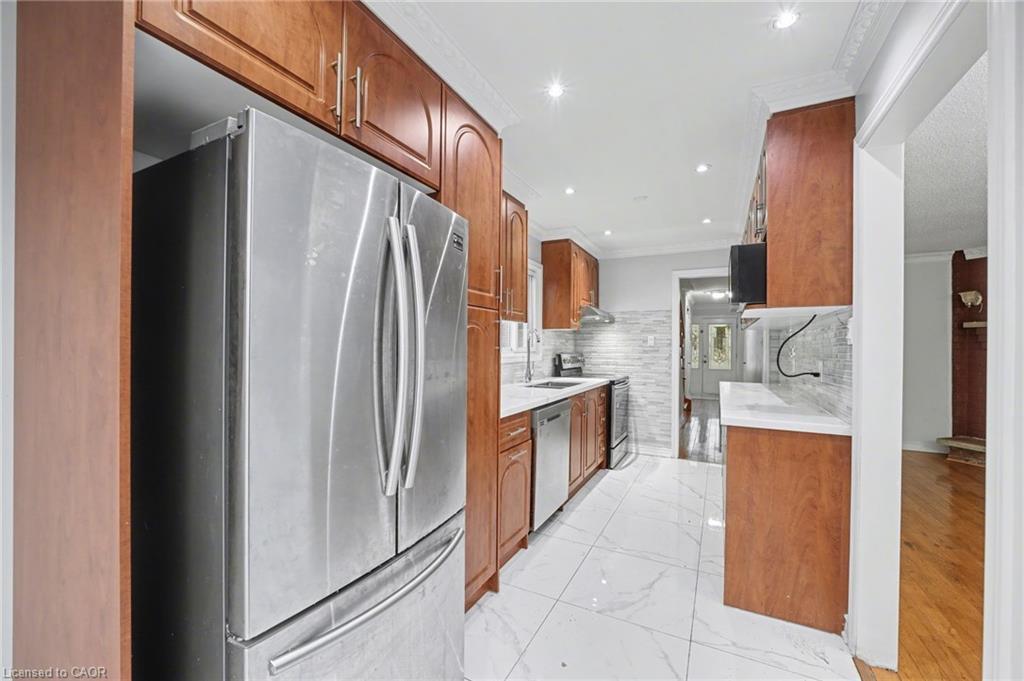993 Lucerne Crescent, Mississauga, ON - Indoor Photo Showing Kitchen