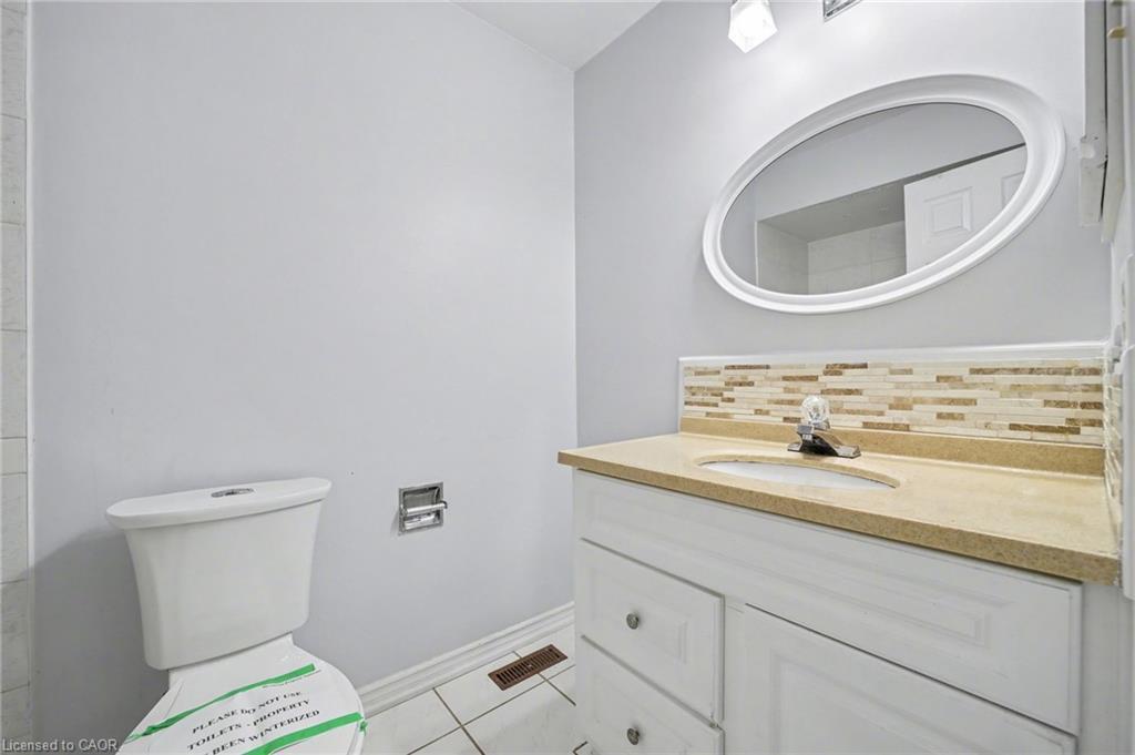 993 Lucerne Crescent, Mississauga, ON - Indoor Photo Showing Bathroom