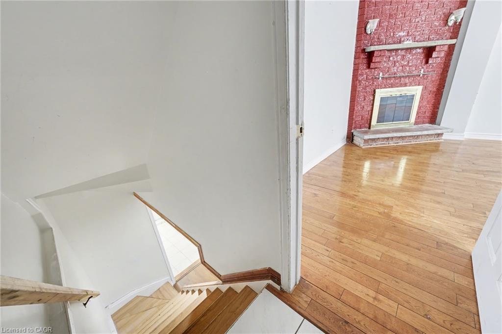 993 Lucerne Crescent, Mississauga, ON - Indoor With Fireplace