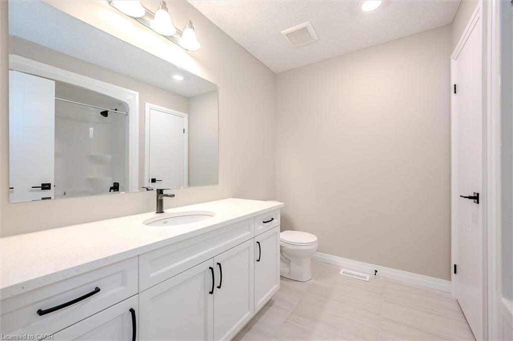 423 Woolwich Street, Waterloo, ON - Indoor Photo Showing Bathroom