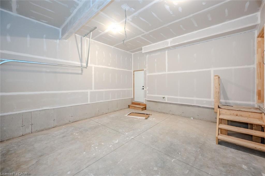 423 Woolwich Street, Waterloo, ON - Indoor Photo Showing Other Room