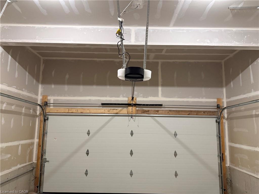 423 Woolwich Street, Waterloo, ON - Indoor Photo Showing Garage