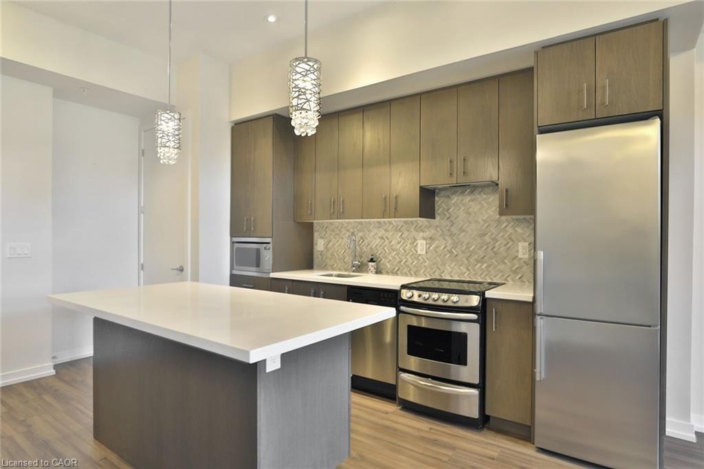 105-457 Plains Road E, Burlington, ON - Indoor Photo Showing Kitchen With Upgraded Kitchen