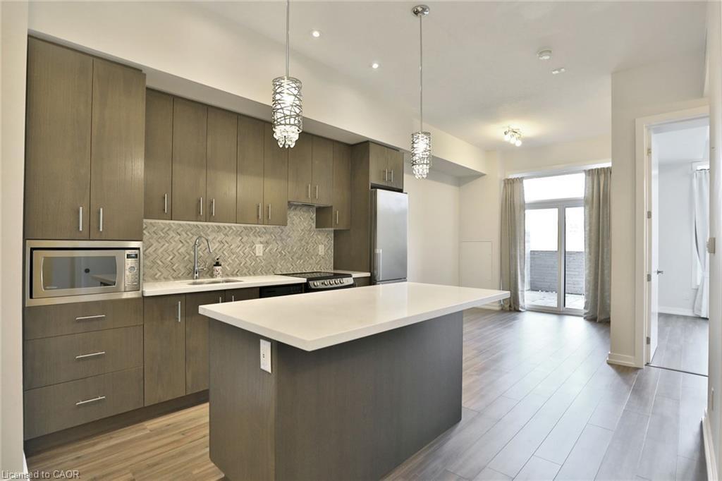 105-457 Plains Road E, Burlington, ON - Indoor Photo Showing Kitchen With Upgraded Kitchen