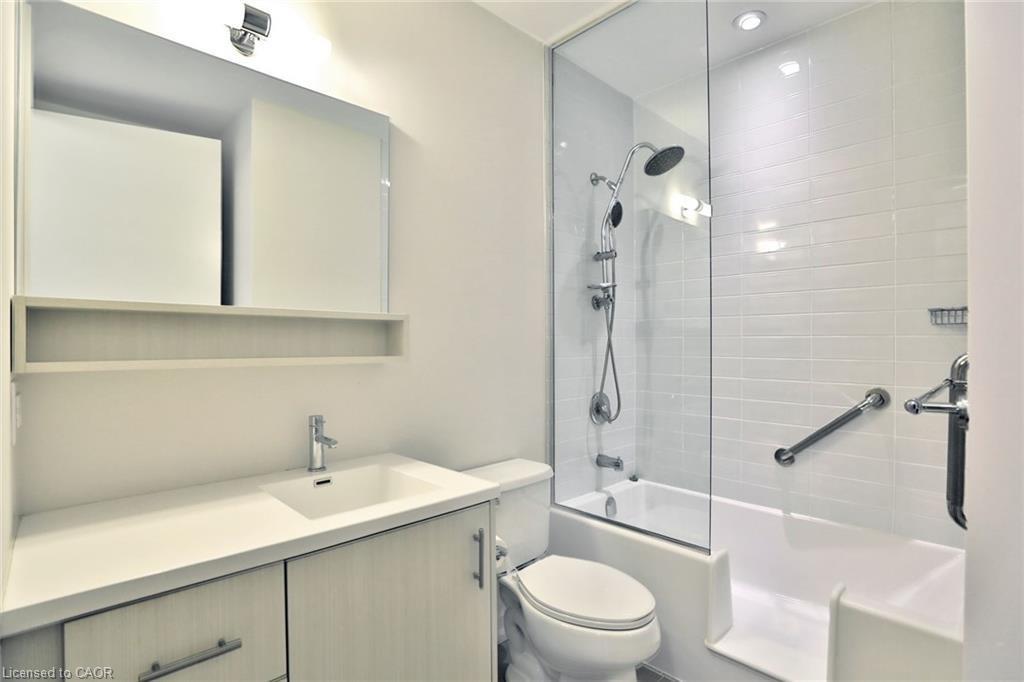 105-457 Plains Road E, Burlington, ON - Indoor Photo Showing Bathroom