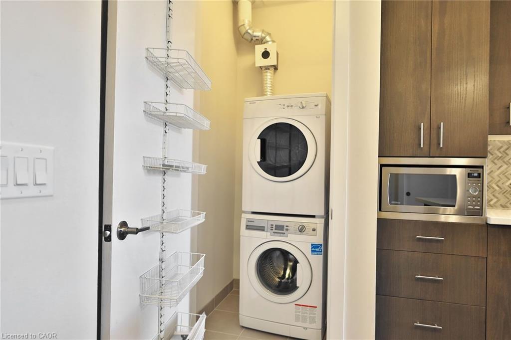 105-457 Plains Road E, Burlington, ON - Indoor Photo Showing Laundry Room