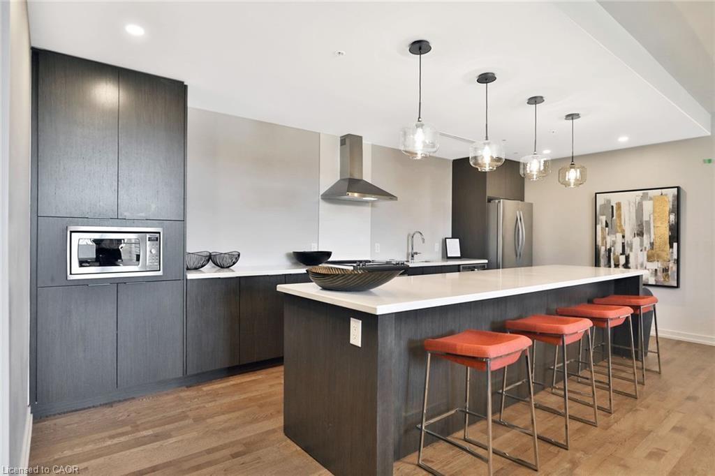 105-457 Plains Road E, Burlington, ON - Indoor Photo Showing Kitchen With Upgraded Kitchen